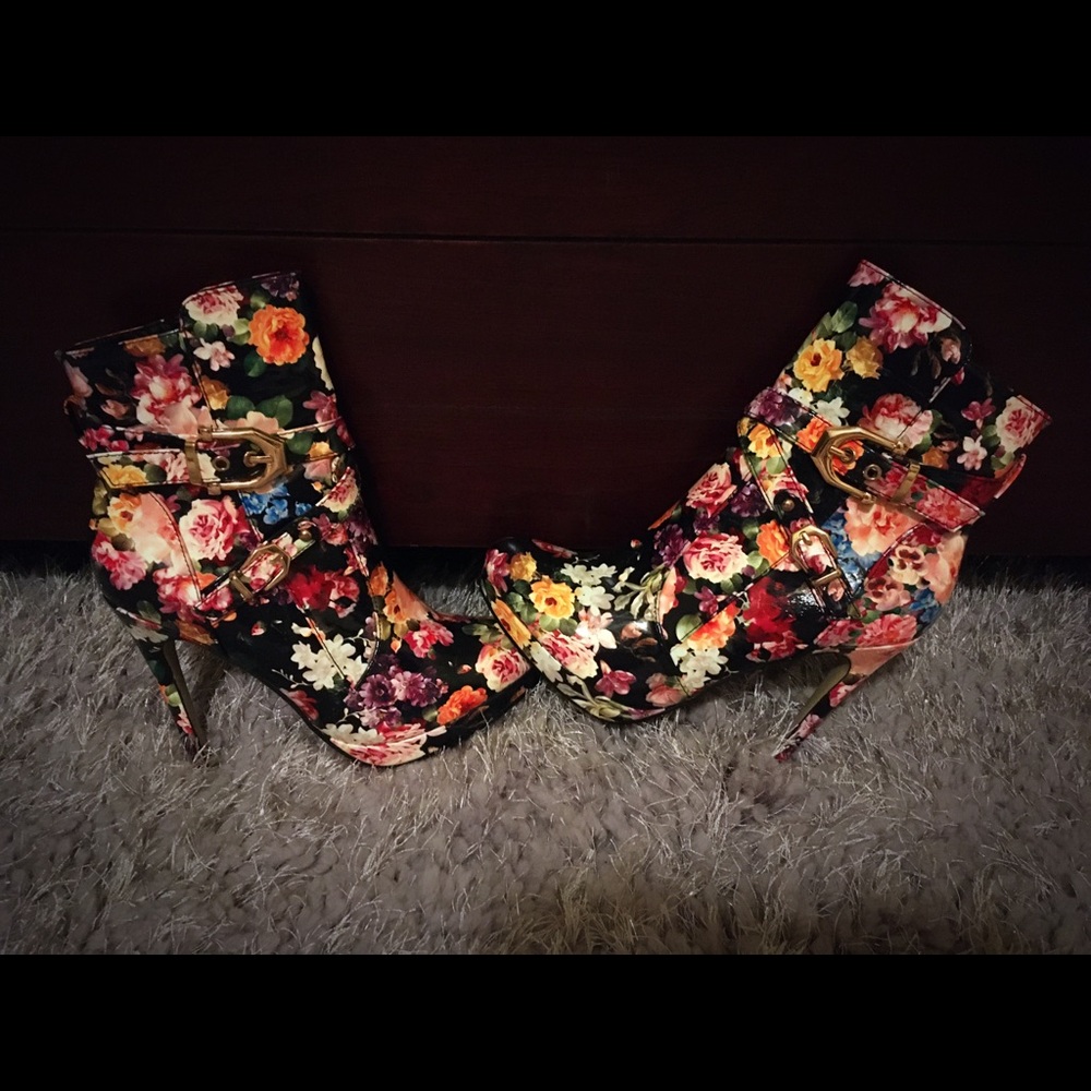 Madison by Shoe Dazzle Ankle Bootie - Floral Print